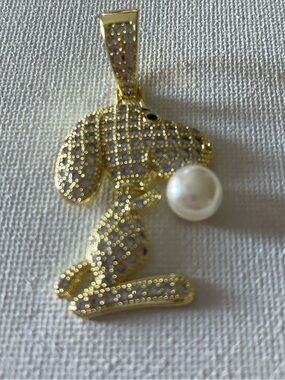 Gold-tone Pearl Snoopy Pendant